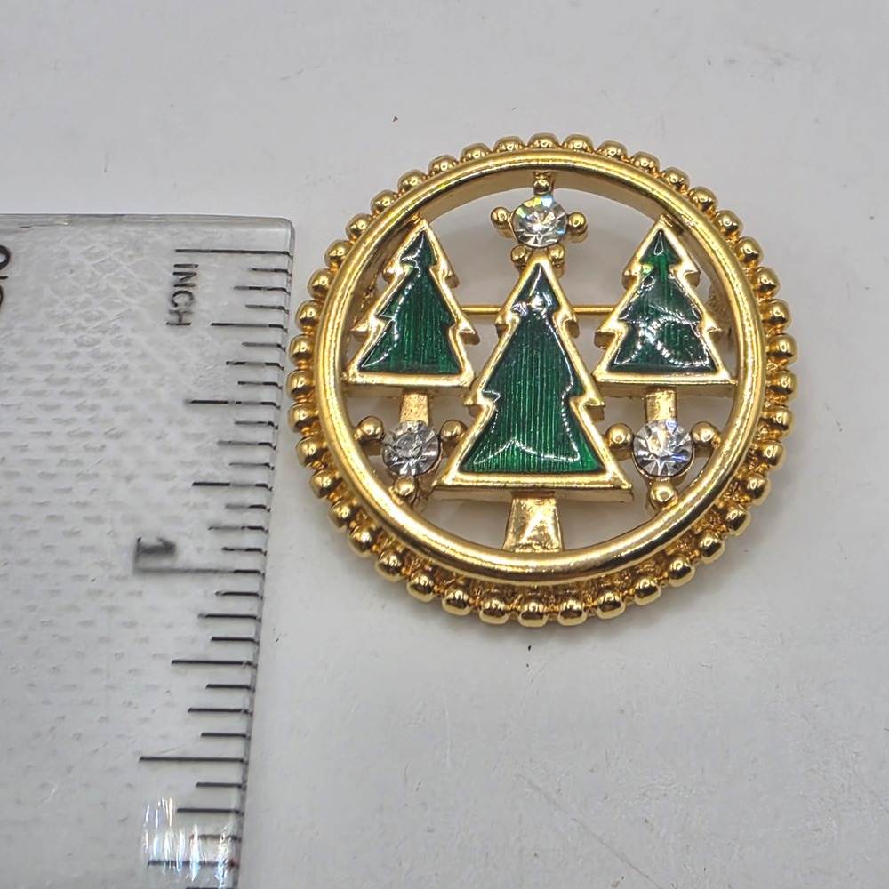 Vintage Monet Christmas Tree Brooch Gold Tone Green Enamel Rhinestone Circle Pin